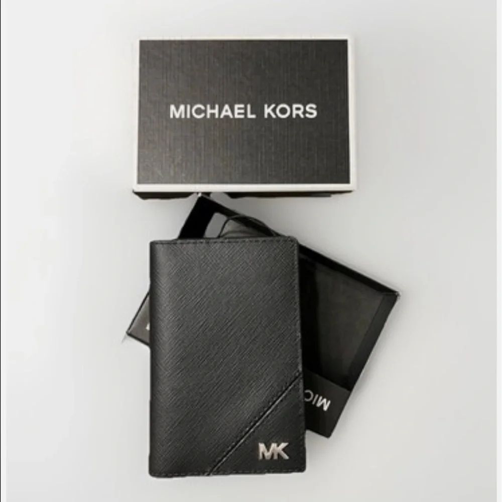 NWT MICHAEL KORS Men's Wallet Card Case Folding MK Black Jet Set -NEW in box